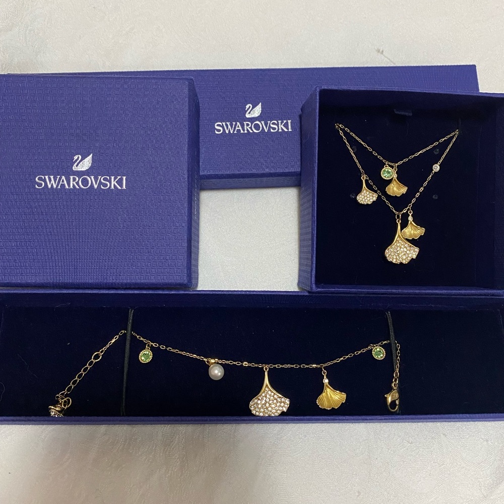 ✨SOLD✨Swarovski set